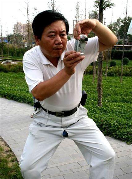 尴尬的照相姿势