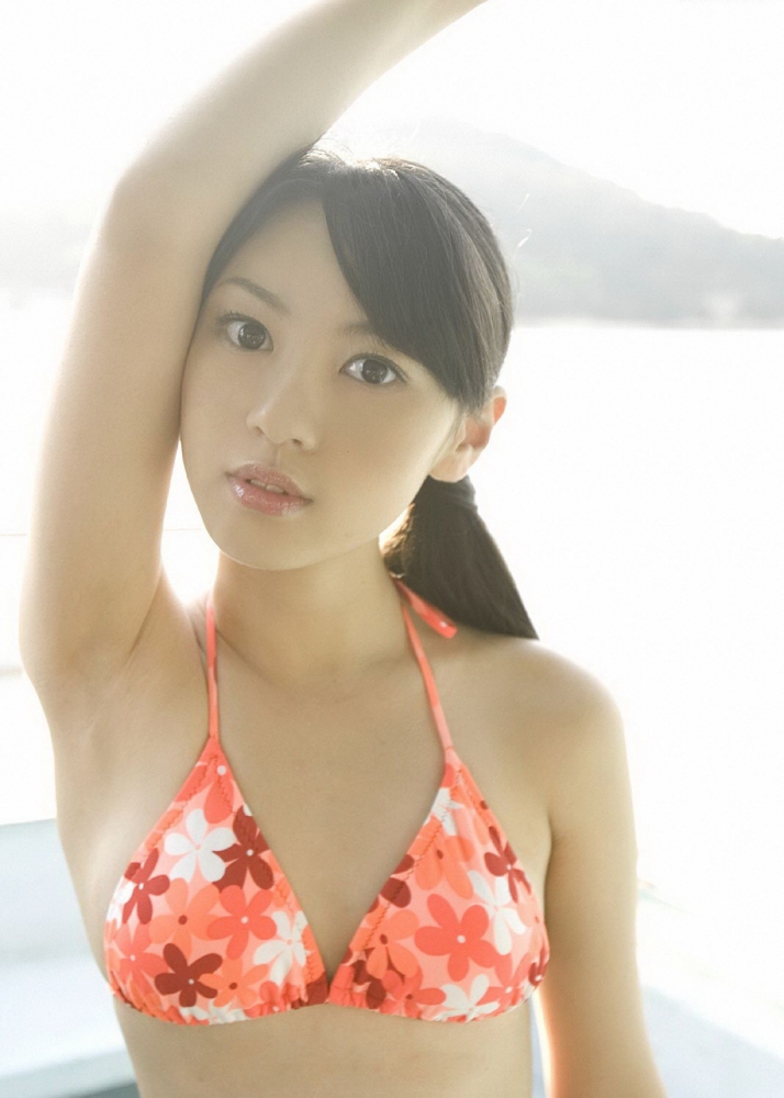 迷人的日本高中生美女_盼盼的家园