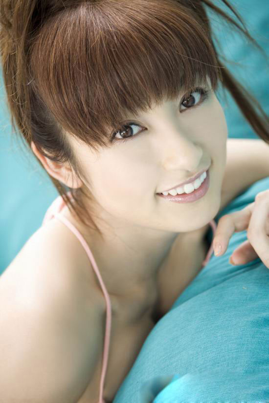 水嫩的内衣美女