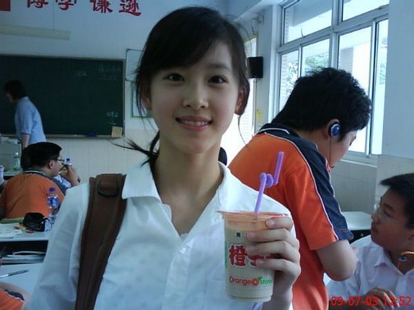 网络蹿红美女-奶茶MM照-南外校花奶茶MM照曝光